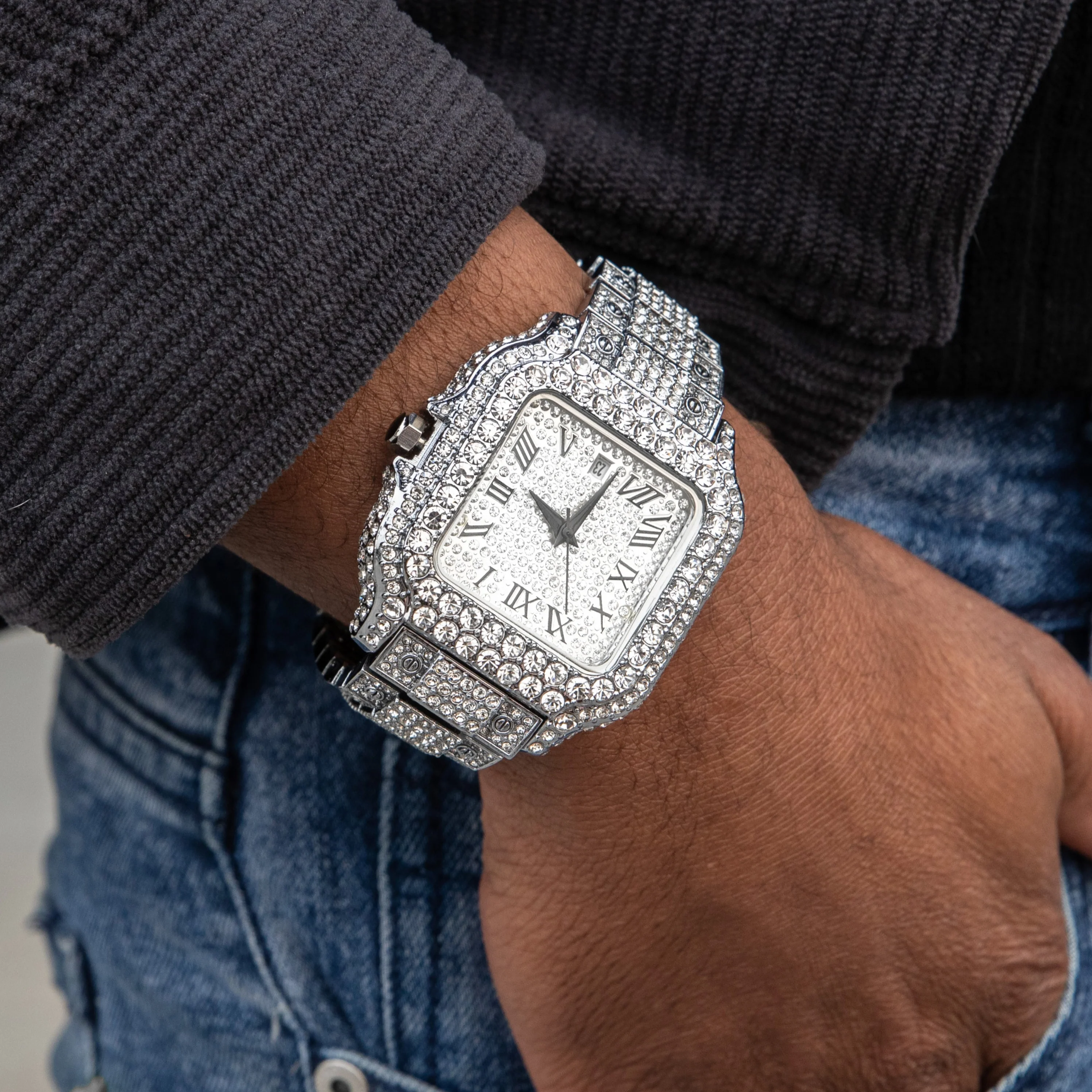 Cartice Iced Out Watch - Image 9